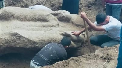 تمثال ضخم يهز الشرقية.. ومصدر: نقله إلى مخازن الآثار تمهيدًا لدراسته