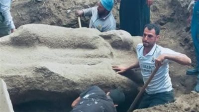 مصادر: تمثال الشرقية يزن أكثر من 6 أطنان وتم نقله بمعدات ثقيلة إلى المخازن 