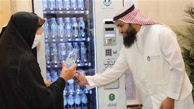 لضيوف الرحمن.. كيف تحصل على ماء زمزم خلال موسم الحج ؟