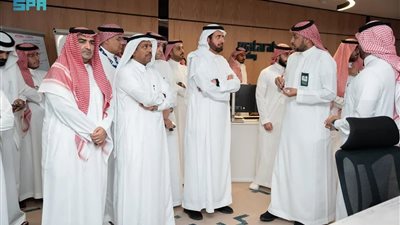 وزير الحج يتفقد مطار الملك عبدالعزيز الدولي بجدة وخدمات استقبال الحجاج