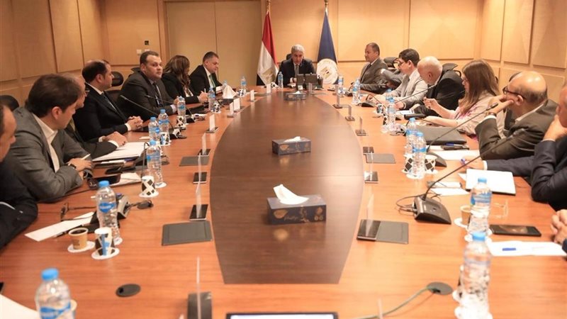 اجتماع وزير السياحة