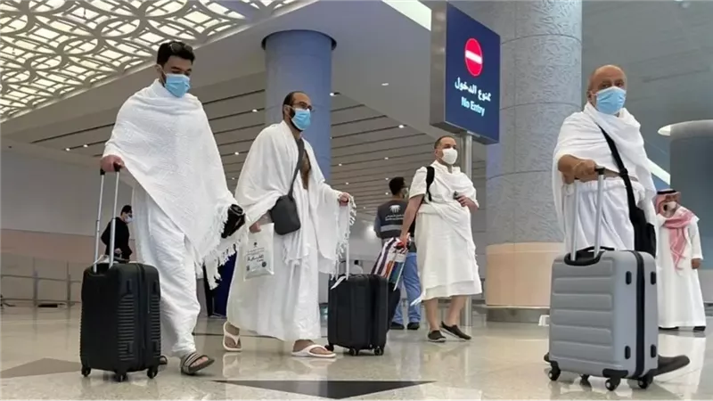 الحجاج فى المطار 
