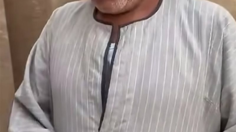 غفير يتقاضى امولا