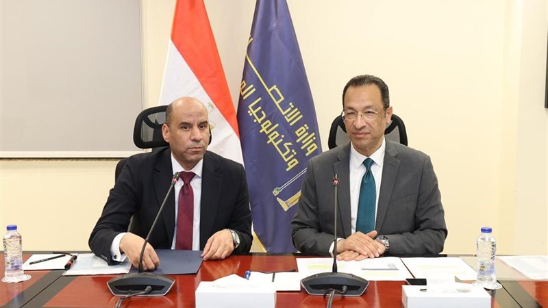 وزيرا العمل و الاتصالات