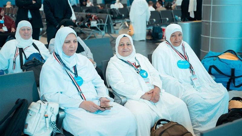 الحجاج في المطار