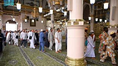 خدمات إنسانية وإرشادية تعزّز انسيابية الدخول إلى الروضة الشريفة
