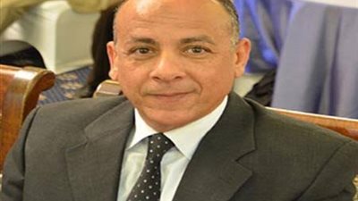 وزير السياحة يمنح مصطفى وزيري إجازة حتى التقاعد