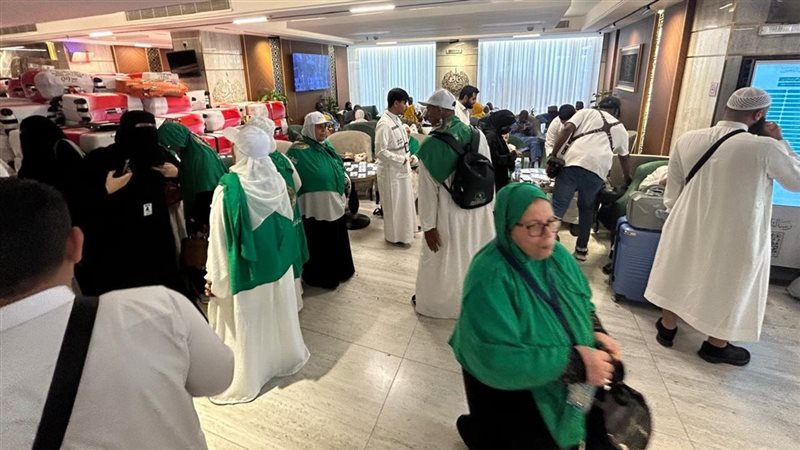 الحجاج فى المطارات