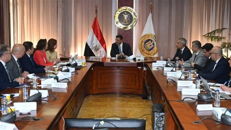 وزير الصناعة 