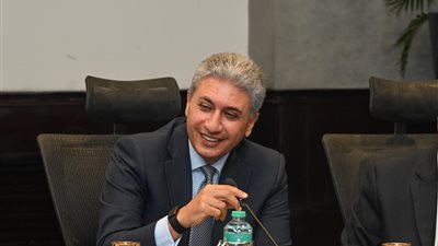 أول تعليق من وزير السياحة على أزمة موسم الحج 1447 هـ