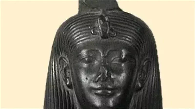 تمثال إيزيس