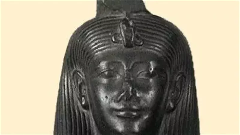تمثال أحمس