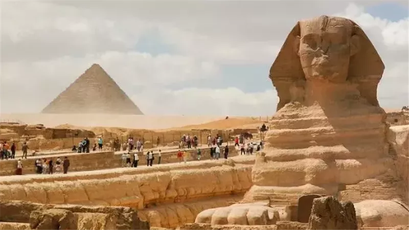 الأهرامات 