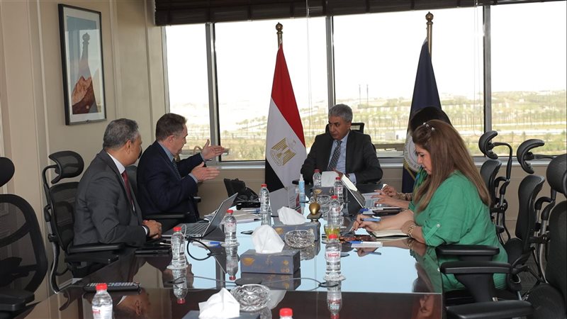 اجتماع وزير السياحة