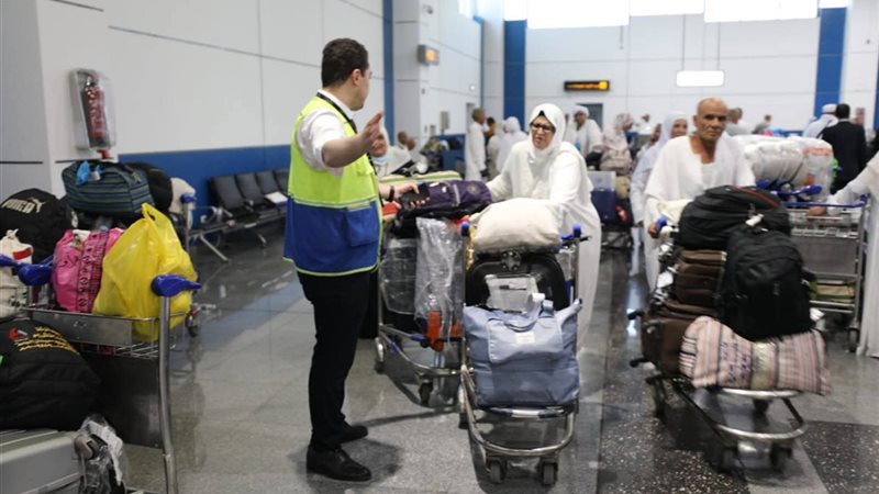 حجاج مصر في مطار القاهرة الدولي 