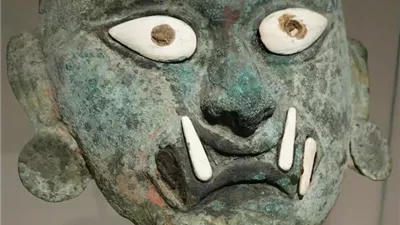 حكاية رسمت على الطين، كيف كشف فن بيرو القديم أسرار المعبودات والكهوف السرية؟