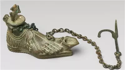 تحفة بيزنطية عمرها 1600 عام، سر المصباح الزيتي المصنوع على هيئة قدم بشرية