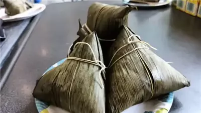 سر عمره 2200 عام.. مقبرة ملكية تكشف اللغز وراء لف أشهر أكلة صينية بأوراق الشجر