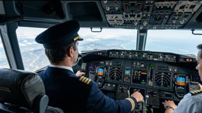 من يقود الطائرة إذا أصيب الطيار بوعكة صحية أثناء الرحلة؟
