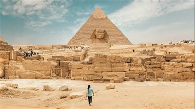 فنادق بلا كحول وشواطئ منفصلة.. كيف تحولت مصر إلى ملاذ لـ 