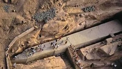 المسلة الناقصة في أسوان مشروع فرعوني توقف قبل اكتماله لسبب غامض