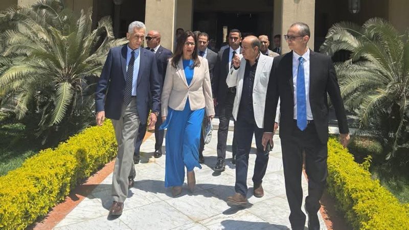 وزيرة الثقافة