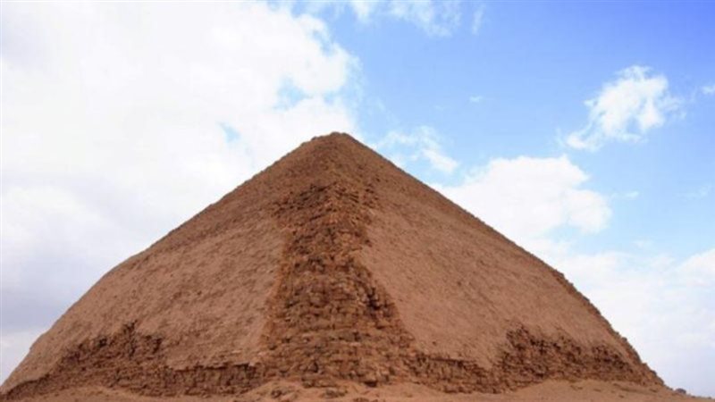 الهرم الاحمر
