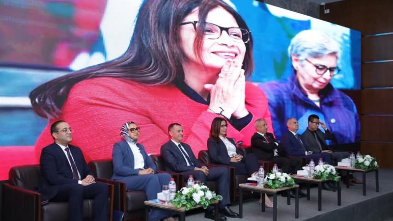 مناقشة الرؤى الاستراتيجية