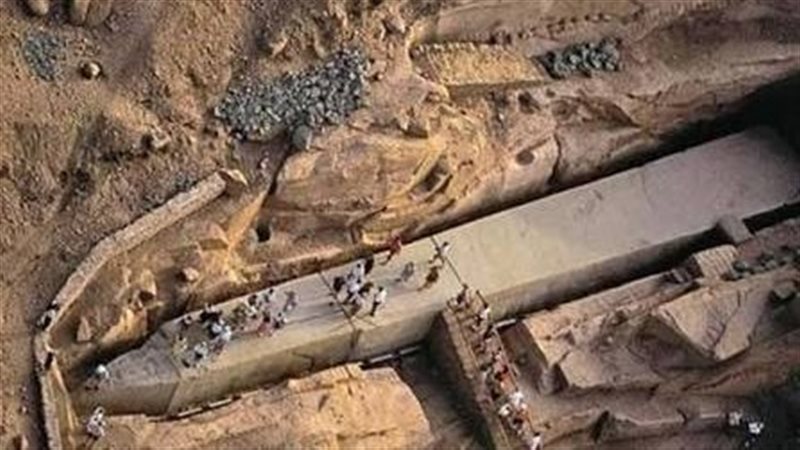 المسلة الناقصة في أسوان