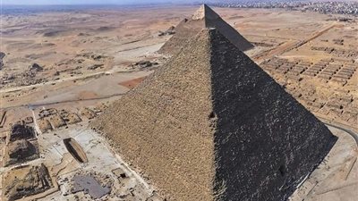 هل يخفي الهرم الأكبر غرفة مجهولة تكشف أعظم مفاجآت علم المصريات الحديثة؟