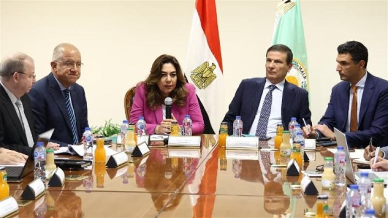 متابعة تنفيذ القرية