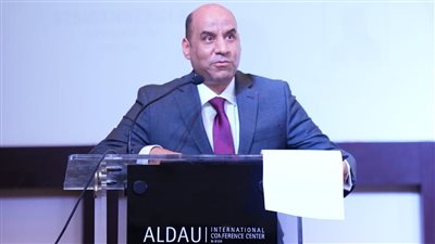 وزير العمل ومحافظ البحر الأحمر يفتتحان ملتقى السلامة والصحة المهنية بالغردقة