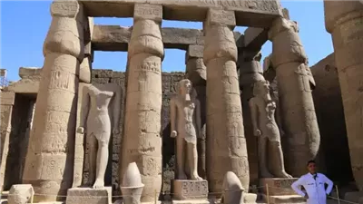 قبل 2000 عام.. رحلة أول السياح اليونانيين بين الأهرامات ووادي الملوك