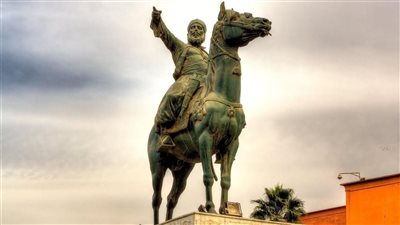 أشهر 10 تماثيل تزين ميادين مصر.. وما حكاية كل منها؟