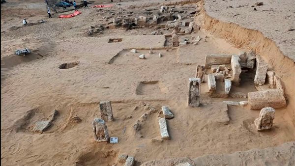 اكتشاف أثري ضخم بدمياط.. شواهد قبور وتوابيت وتمائم تكشف أسرا 