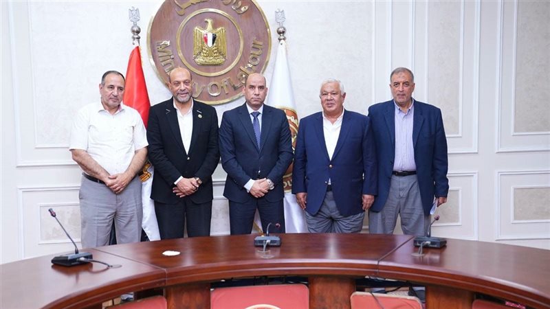 لقاءات وزير العمل