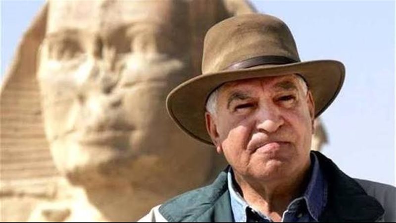 الدكتور زاهي حواس عالم المصريات 
