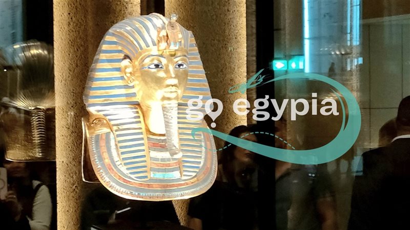 القناع الذهبي لتوت عنخ آمون 