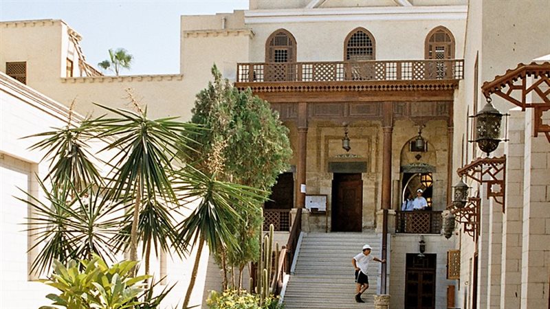 من الكنيسة المعلقة