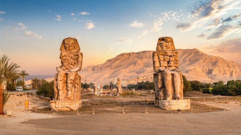تماثيل الملوك خارج