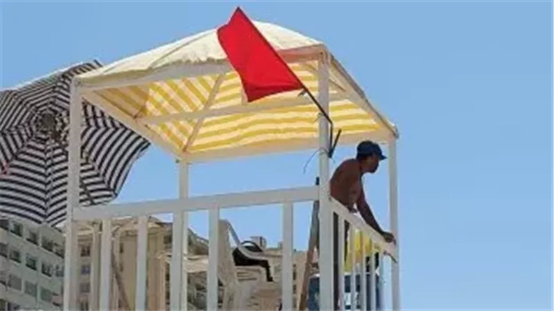 الرايات على الشواطئ