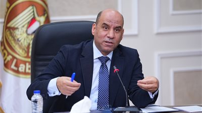 وزارة العمل تعلن 3032 فرصة عمل جديدة برواتب تصل لـ30 ألف جنيه