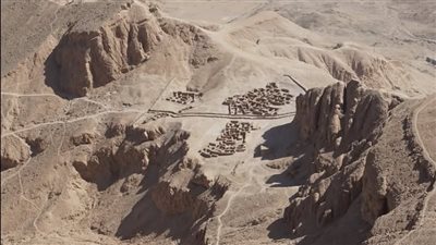 قرية الاستراحة بالأقصر.. محطة عمال المقابر الملكية فوق جبال طيبة