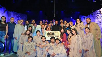«متولي وشفيقة» يقلب موازين المسرح بـ4 جوائز ويعود للطليعة وسط احتفالية كبرى
