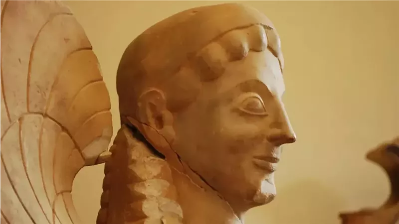 أنثى أبو الهول