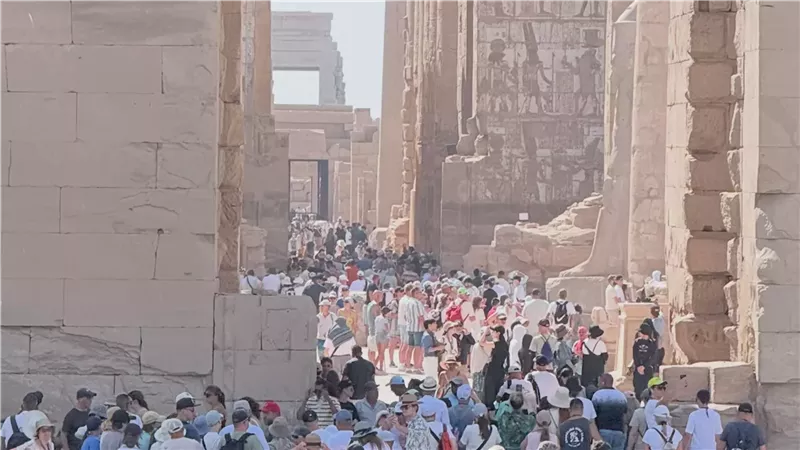 السياح في الأقصر