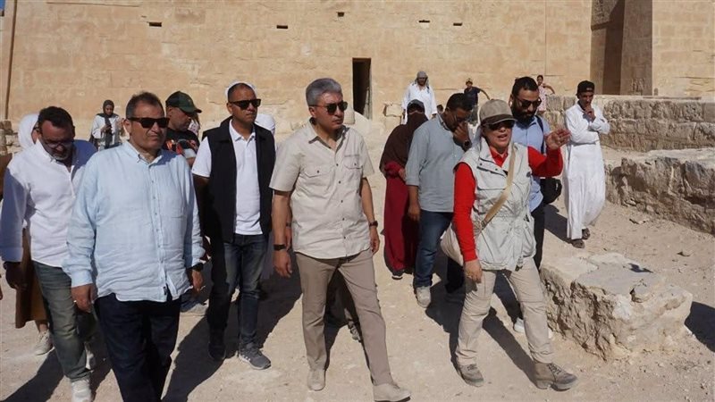 وزير السياحة والاثار