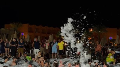 «الفوم بارتي» يشعل ليالي البحر الأحمر.. أجواء صيفية تجمع المصريين والسائحين