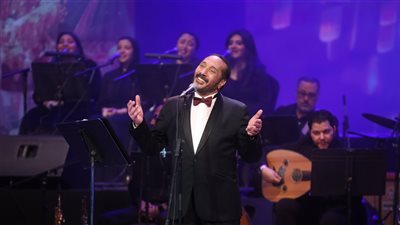علي الحجار يعيد زمن الطرب إلى المسرح الكبير في تاسع حفلات «100 سنة غنا»
