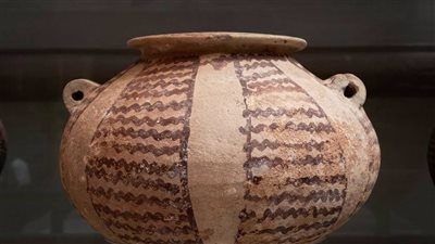 من النيل إلى العالم الآخر.. أوانٍ فخارية تحكي تفاصيل حياة المصري القديم